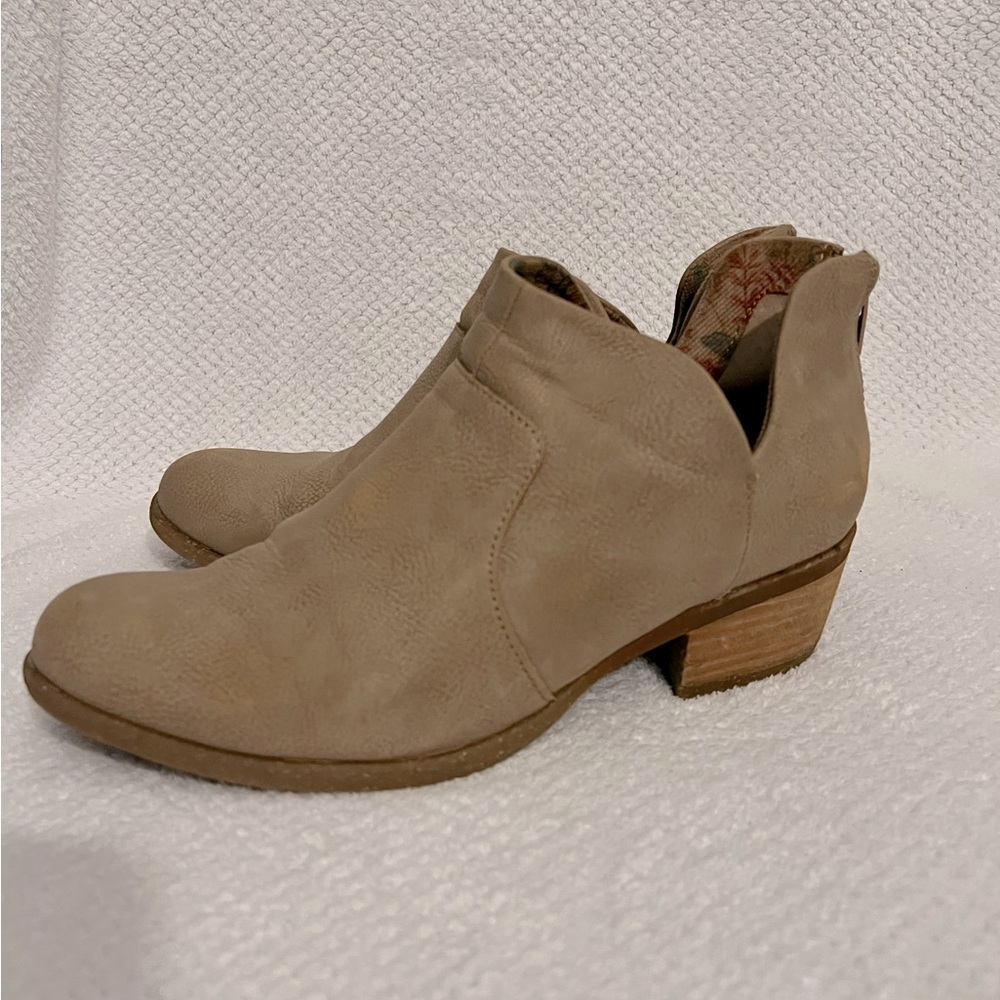 Boc ankle booties. Nude/light tan. Back zipper.